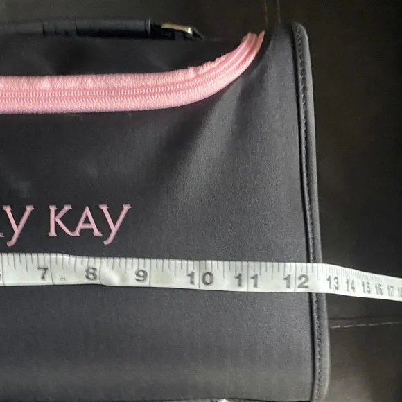 Mary Kay Black Cosmetic Bag Set with Pink Accents - Picture 11 of 15
